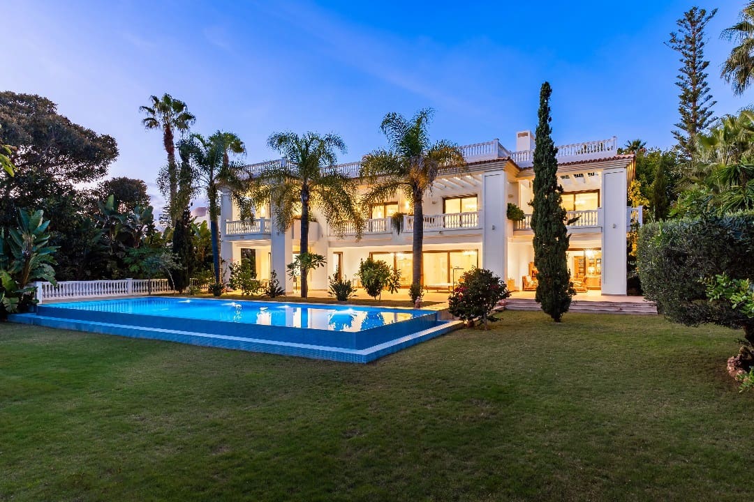 7 soveværelse Villa til salg i Estepona med swimmingpool - € 5.190.000 (Ref: 9887555)