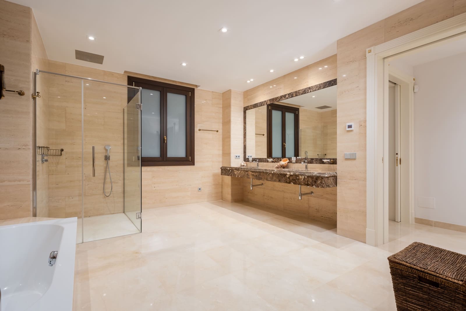 7 soveværelse Villa til salg i Estepona med swimmingpool - € 5.190.000 (Ref: 9887555)