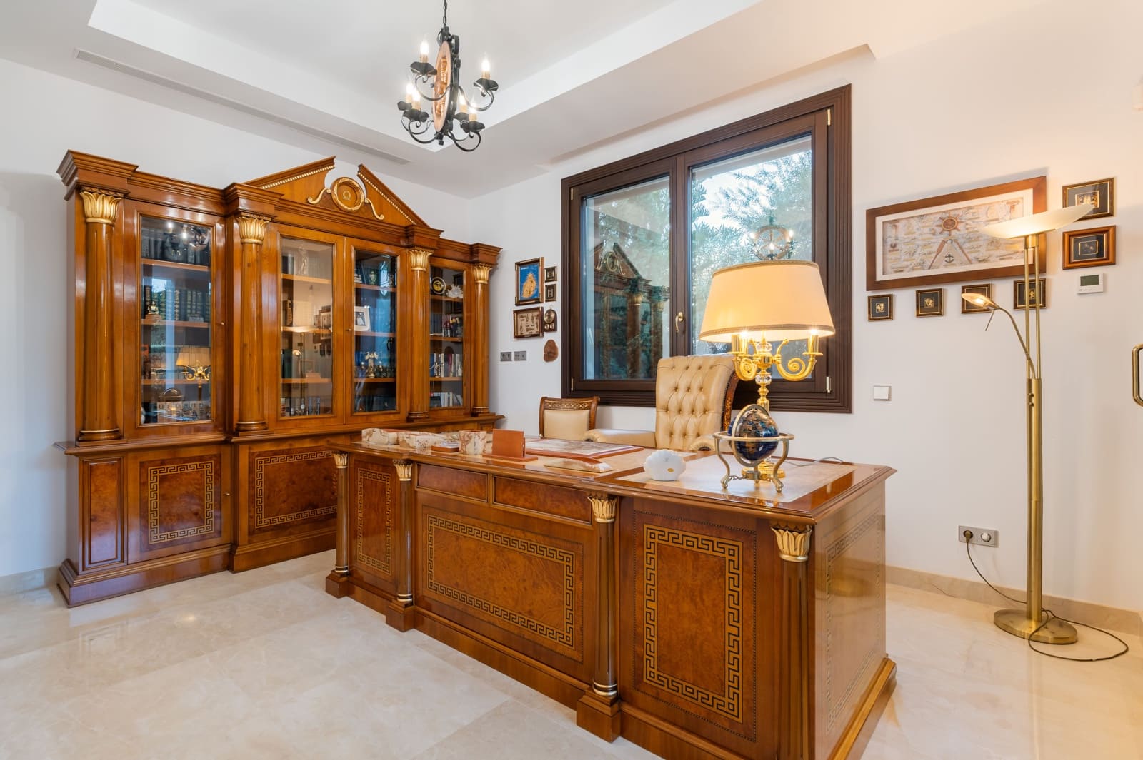 7 soveværelse Villa til salg i Estepona med swimmingpool - € 5.190.000 (Ref: 9887555)