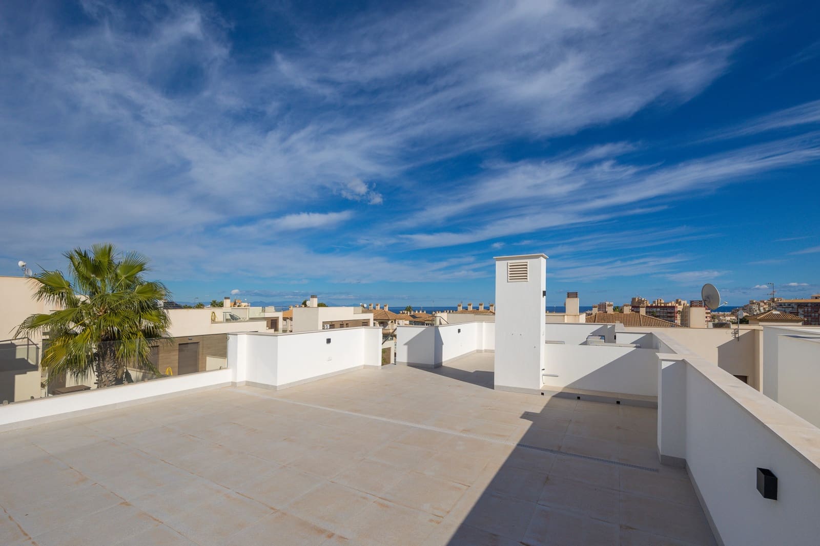 Chalet de 4 habitaciones en Torrevieja en venta con piscina - 750.000 € (Ref: 9887771)