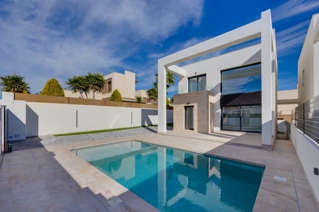 4 slaapkamer Villa te koop in Las Piscinas Naturales, Torrevieja met zwembad - € 750.000 (Ref: 9887771)