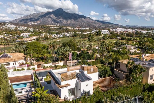 5 soveværelse Villa til salg i Casco Antiguo, Marbella med swimmingpool - € 2.575.000 (Ref: 9888514)