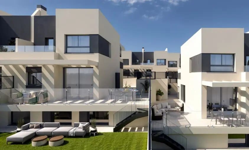 3 quarto Moradia em Banda para venda em Fuengirola com piscina - 870 000 € (Ref: 9888528)