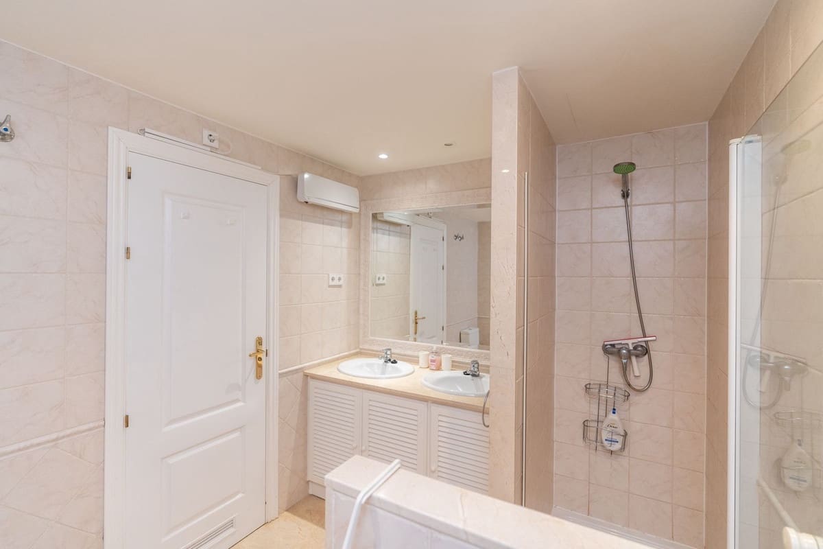2 sovrum Lägenhet till salu i Miraflores - 385 000 € (Ref: 9891481)