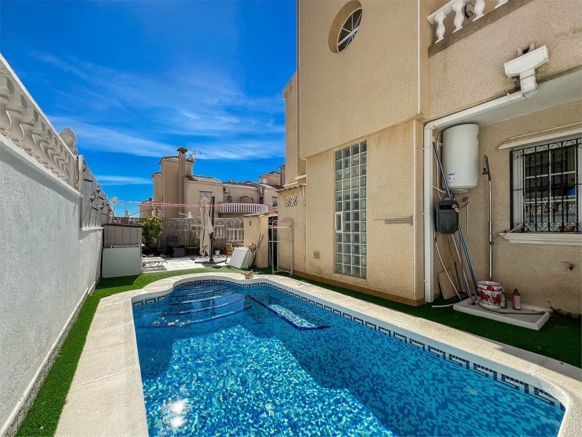 2 bedroom Villa for sale in Villamartin - € 279,900 (Ref: 9891482)
