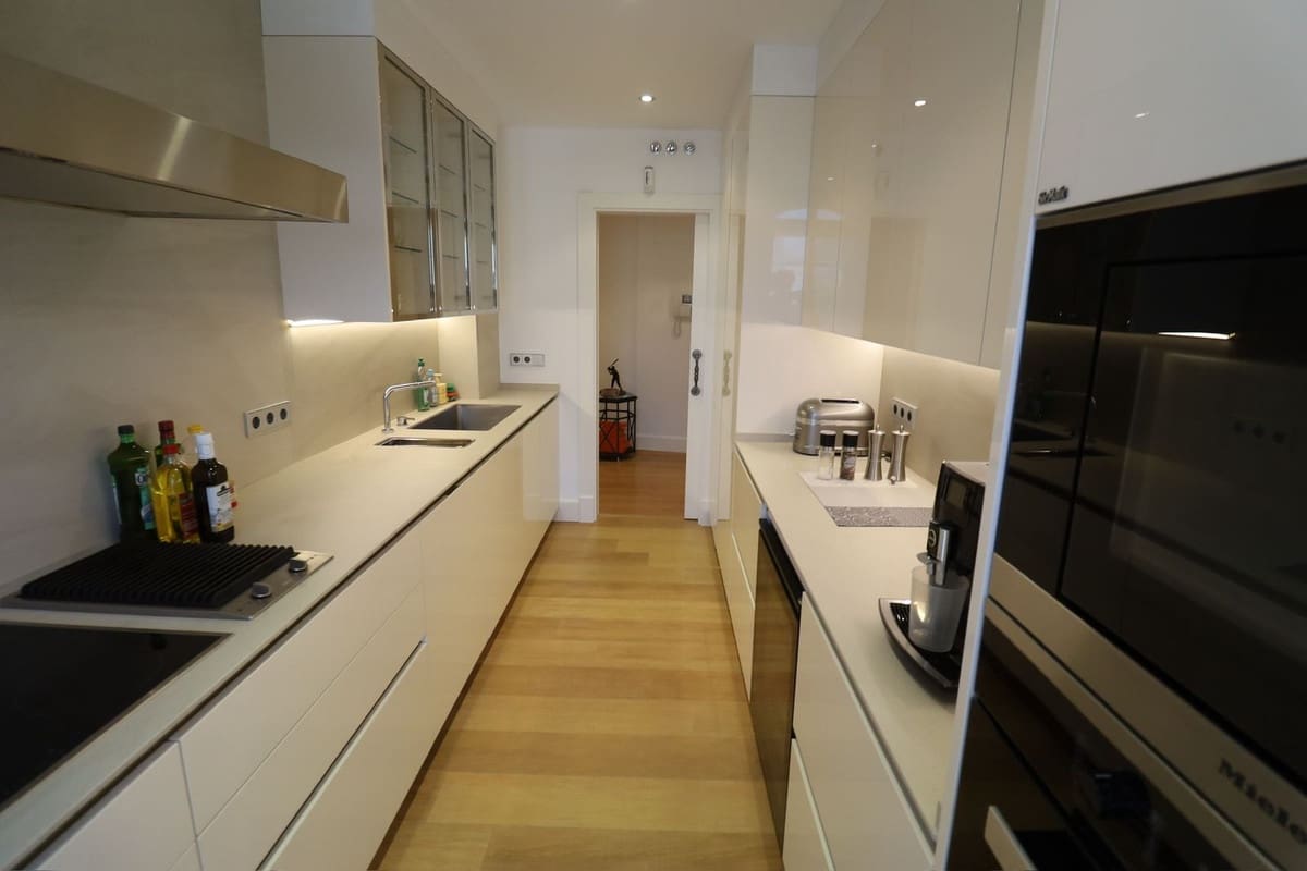 4 soverom Leilighet til salgs i San Pedro de Alcantara med garasje - € 1 650 000 (Ref: 9893554)