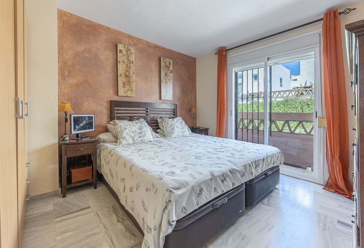 4 quarto Casa em Banda para venda em Marbella com garagem - 545 000 € (Ref: 9895566)
