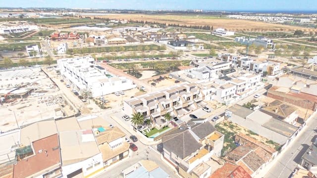 Bungalow de 2 habitaciones en Pilar de la Horadada ciudad, Pilar de la Horadada en venta - 319.900 € (Ref: 9895569)