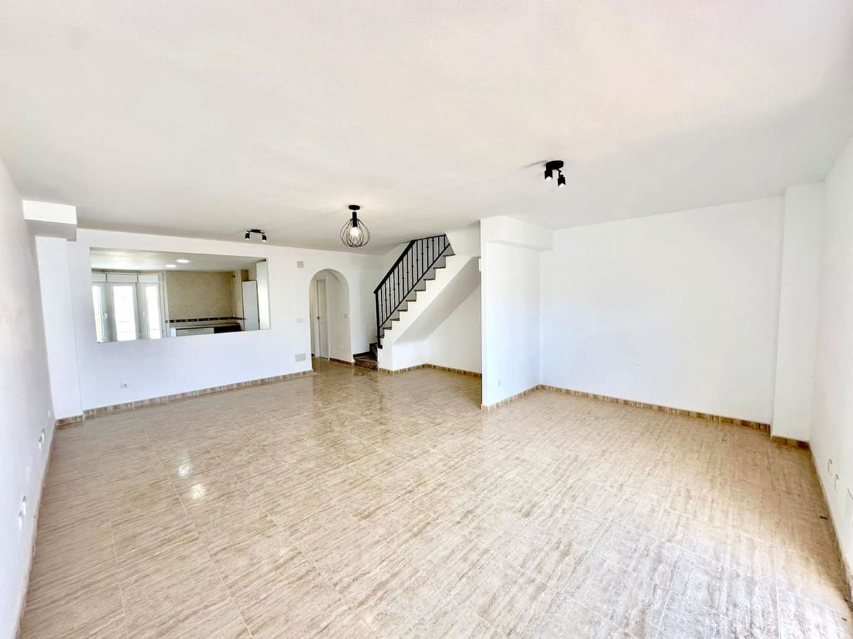 4 makuuhuone Omakotitalo myytävänä paikassa Fuengirola mukana 
autotalli - 470 000 € (Ref: 9898591)