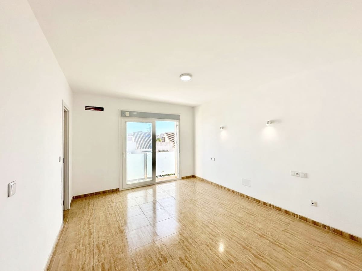 4 makuuhuone Omakotitalo myytävänä paikassa Fuengirola mukana 
autotalli - 470 000 € (Ref: 9898591)