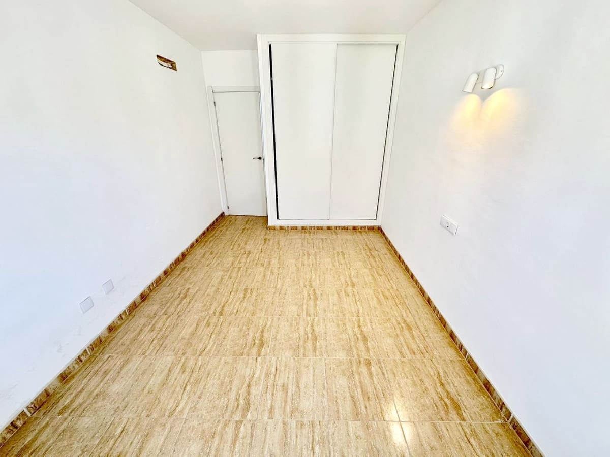 4 makuuhuone Omakotitalo myytävänä paikassa Fuengirola mukana 
autotalli - 470 000 € (Ref: 9898591)