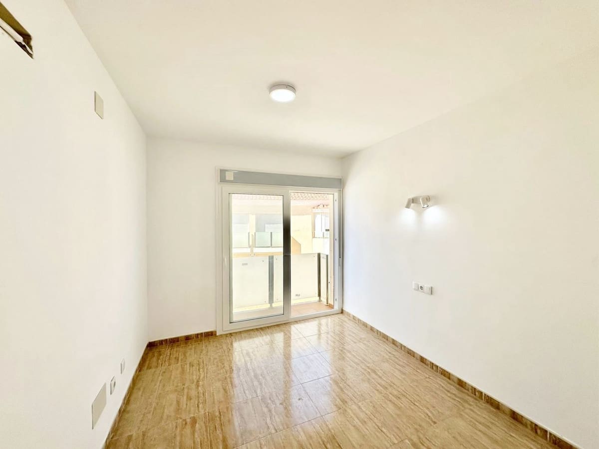 4 makuuhuone Omakotitalo myytävänä paikassa Fuengirola mukana 
autotalli - 470 000 € (Ref: 9898591)