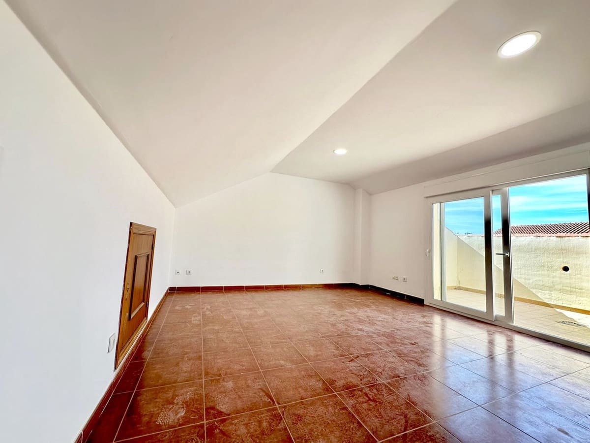 4 makuuhuone Omakotitalo myytävänä paikassa Fuengirola mukana 
autotalli - 470 000 € (Ref: 9898591)