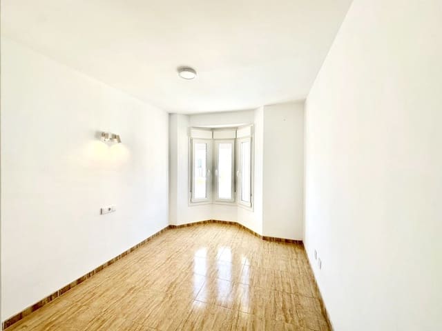 4 sovrum Hus till salu i Los Boliches , Fuengirola med garage - 470 000 € (Ref: 9898591)