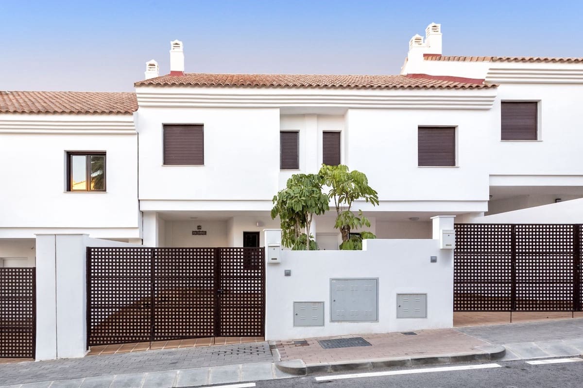 4 soveværelse Byhus til salg i Mijas med garage - € 590.000 (Ref: 9899998)