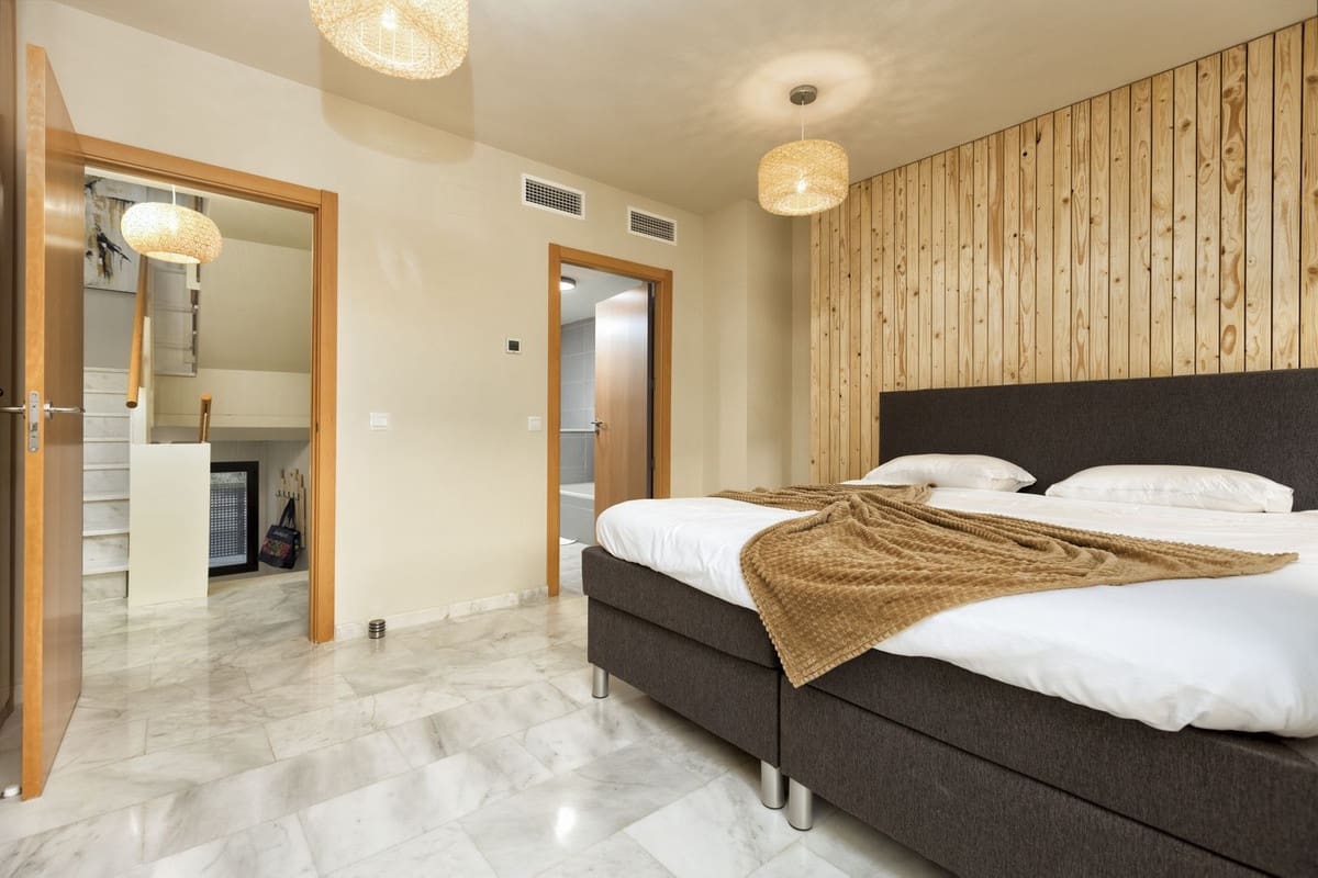 4 soveværelse Byhus til salg i Mijas med garage - € 590.000 (Ref: 9899998)
