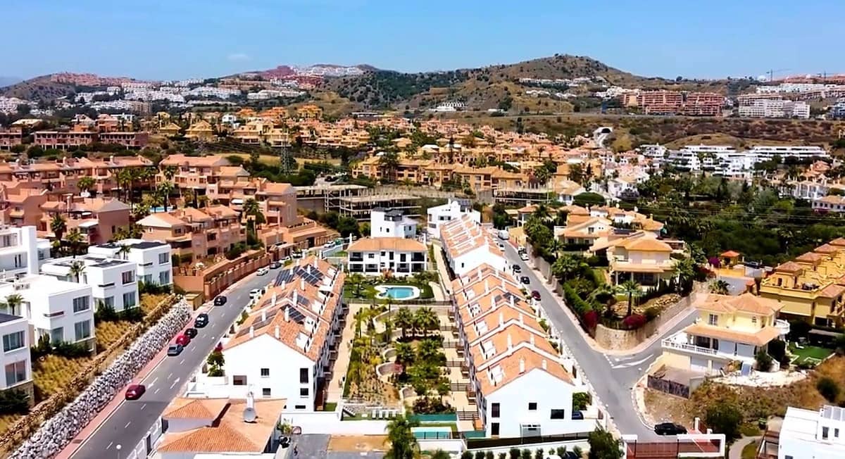 4 soveværelse Byhus til salg i Mijas med garage - € 590.000 (Ref: 9899998)