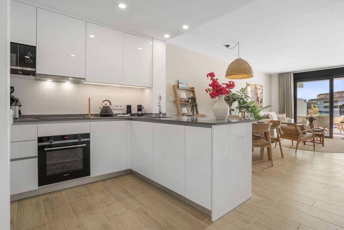 2 sovrum Lägenhet till salu i Fuengirola med garage - 595 000 € (Ref: 9899999)