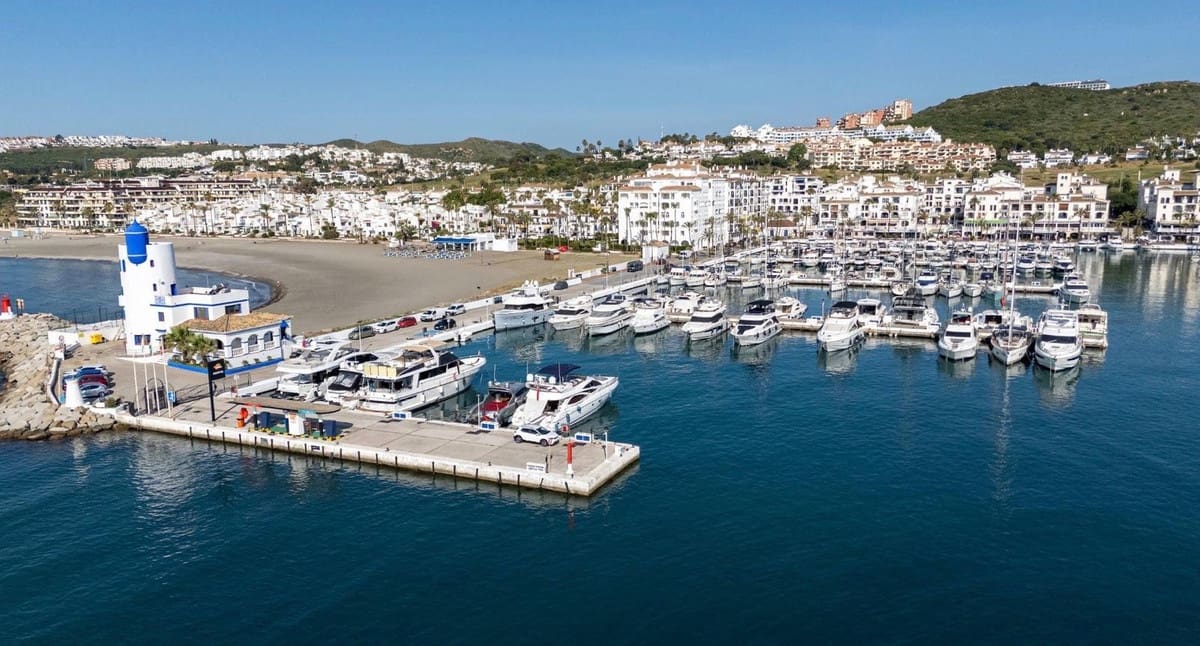 2 sypialnia Penthouse na sprzedaż w La Duquesa / Puerto de la Duquesa - 399 000 € (Ref: 9900001)