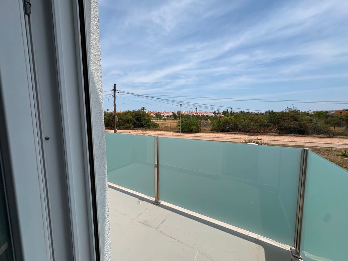 2 slaapkamer Villa te koop in Torrevieja - € 465.000 (Ref: 9900002)