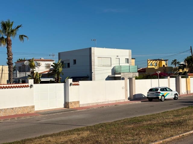2 slaapkamer Villa te koop in Las Piscinas Naturales, Torrevieja - € 465.000 (Ref: 9900002)