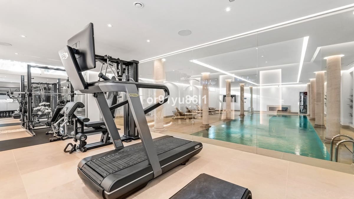 7 quarto Moradia para venda em Golden Mile com garagem - 19 000 000 € (Ref: 9900006)