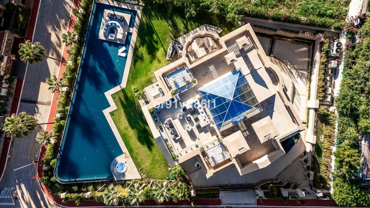 7 quarto Moradia para venda em Golden Mile com garagem - 19 000 000 € (Ref: 9900006)