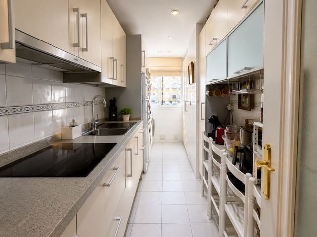 4 camera da letto Attico in vendita in Casco Antiguo, Marbella - 895.000 € (Rif: 9906621)