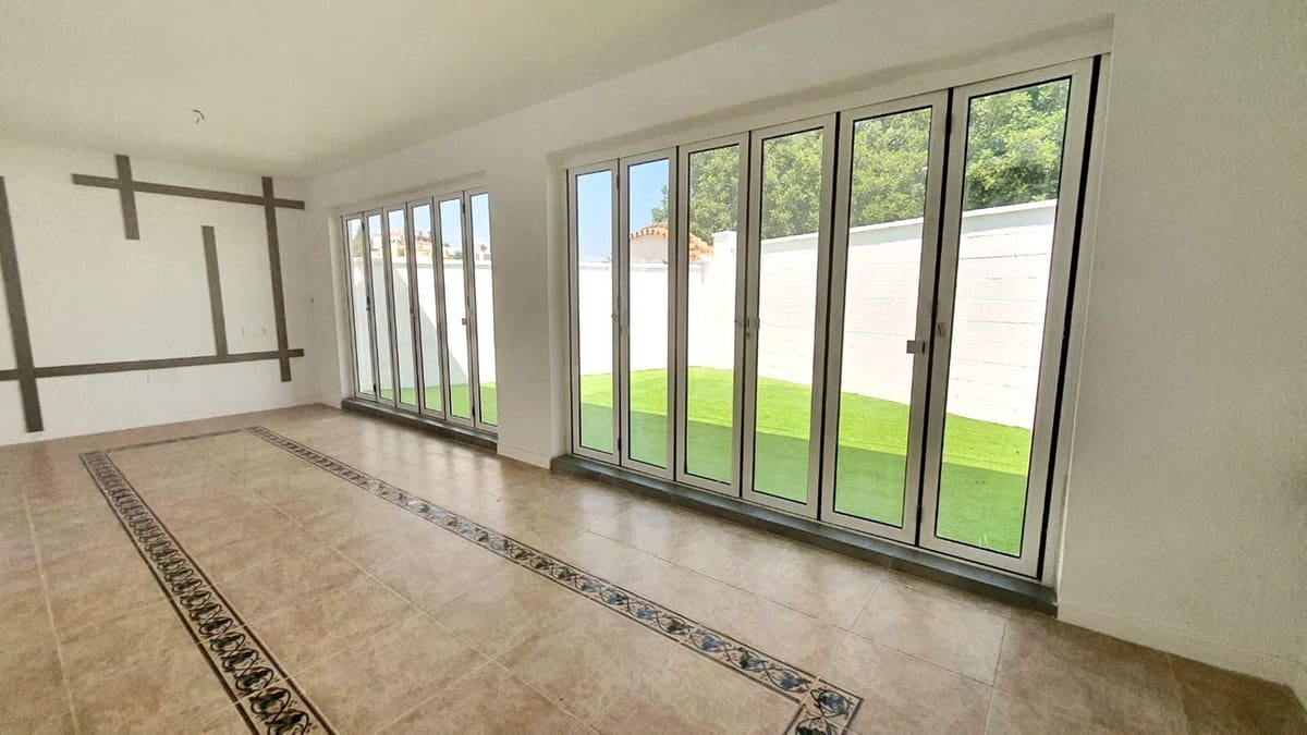 Chalet de 3 habitaciones en Fuengirola en venta - 725.000 € (Ref: 9906624)