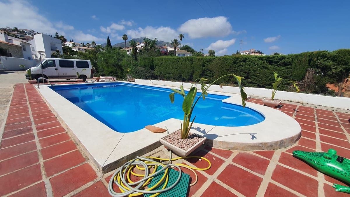 Chalet de 3 habitaciones en Fuengirola en venta - 725.000 € (Ref: 9906624)
