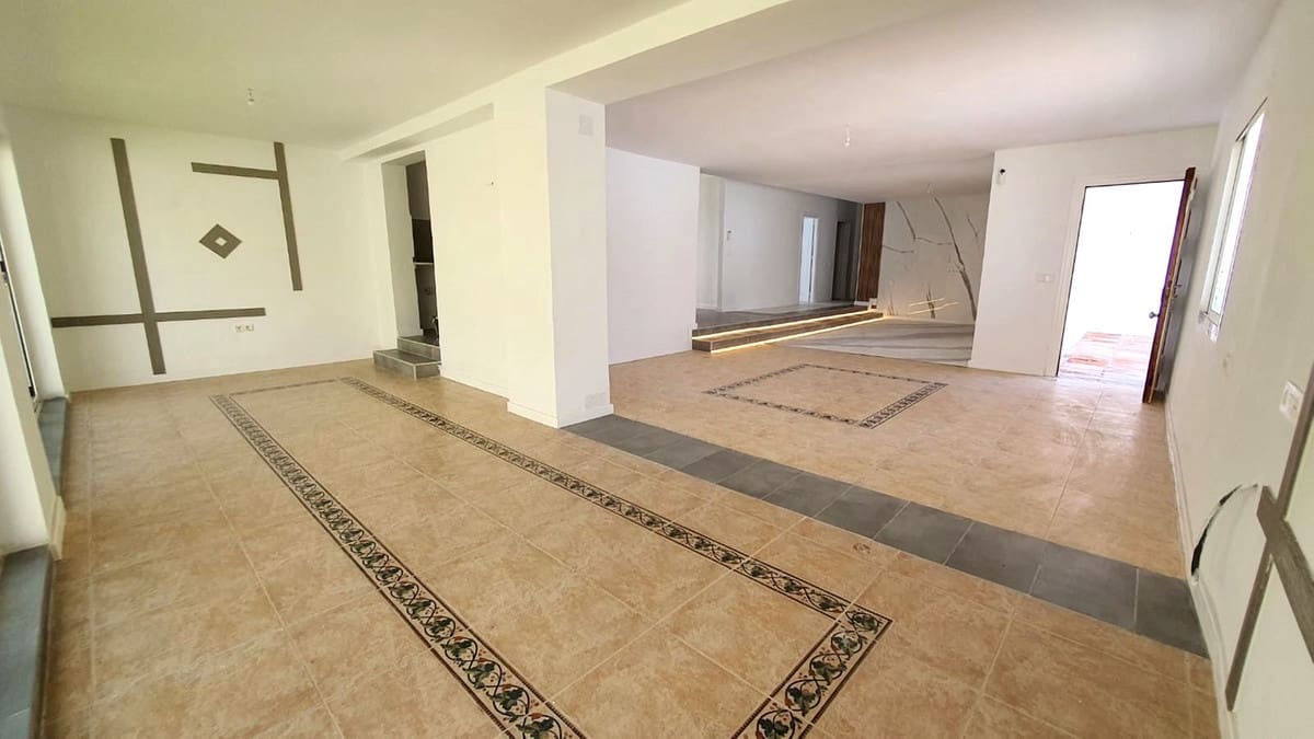 Chalet de 3 habitaciones en Fuengirola en venta - 725.000 € (Ref: 9906624)