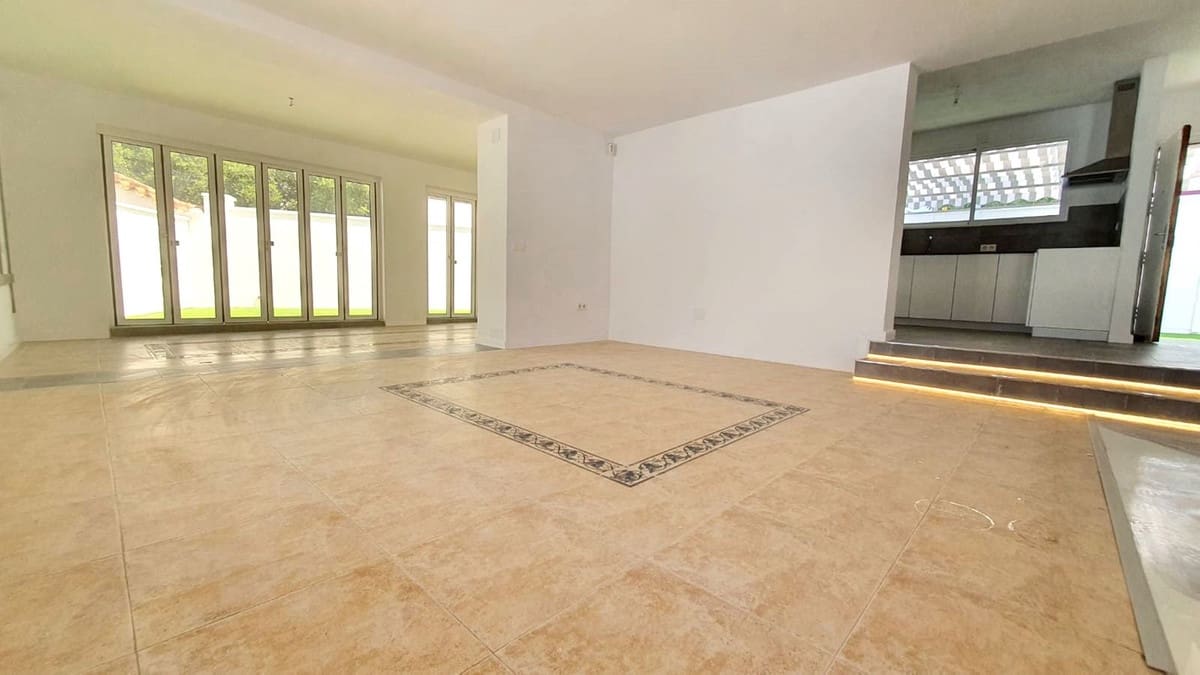 Chalet de 3 habitaciones en Fuengirola en venta - 725.000 € (Ref: 9906624)