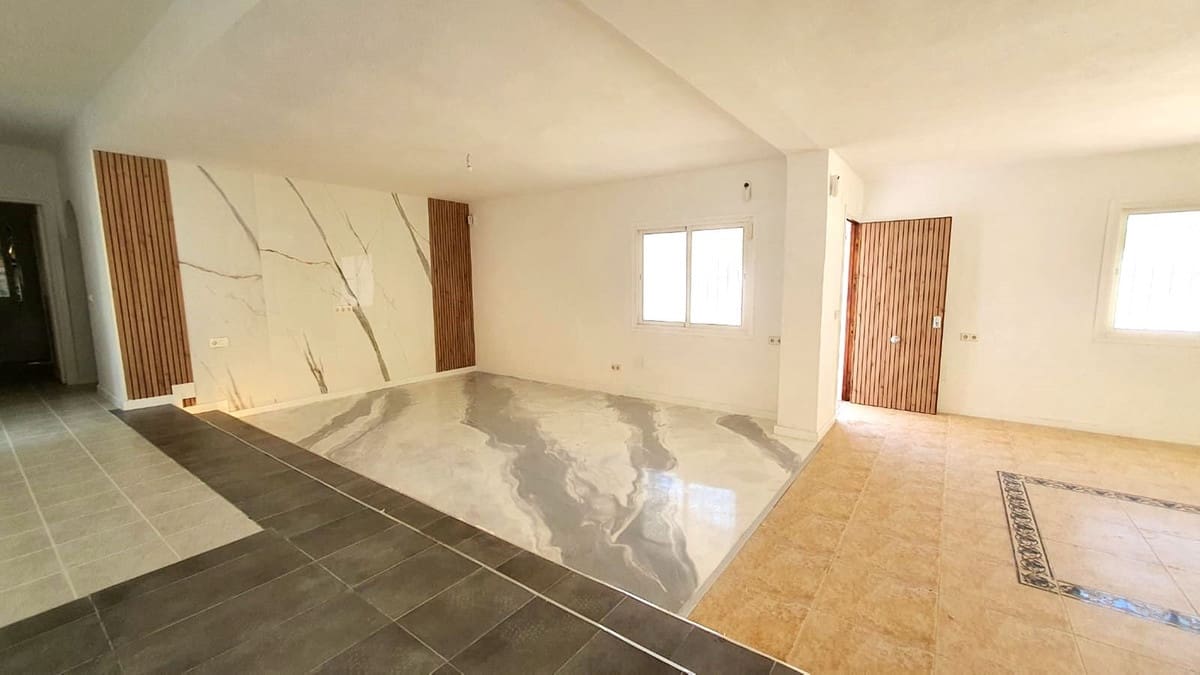 Chalet de 3 habitaciones en Fuengirola en venta - 725.000 € (Ref: 9906624)
