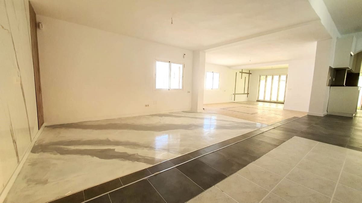 Chalet de 3 habitaciones en Fuengirola en venta - 725.000 € (Ref: 9906624)