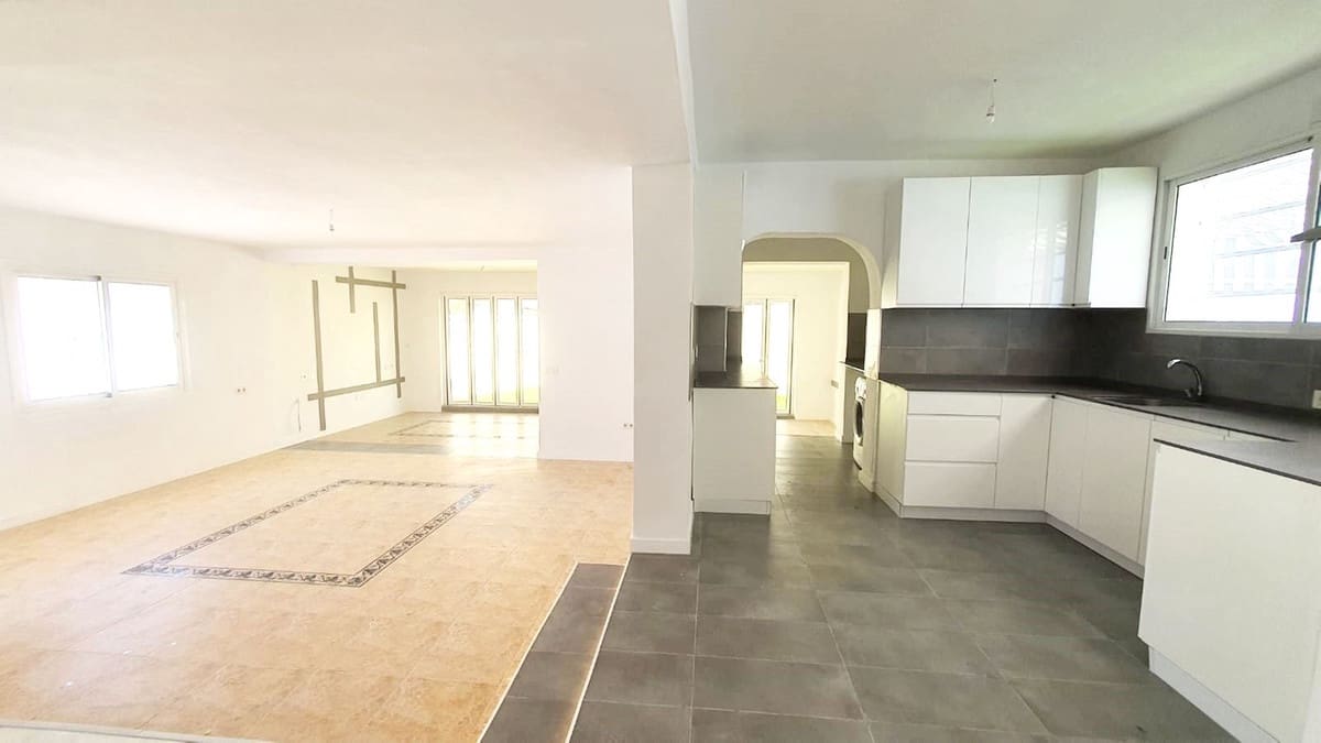 Chalet de 3 habitaciones en Fuengirola en venta - 725.000 € (Ref: 9906624)