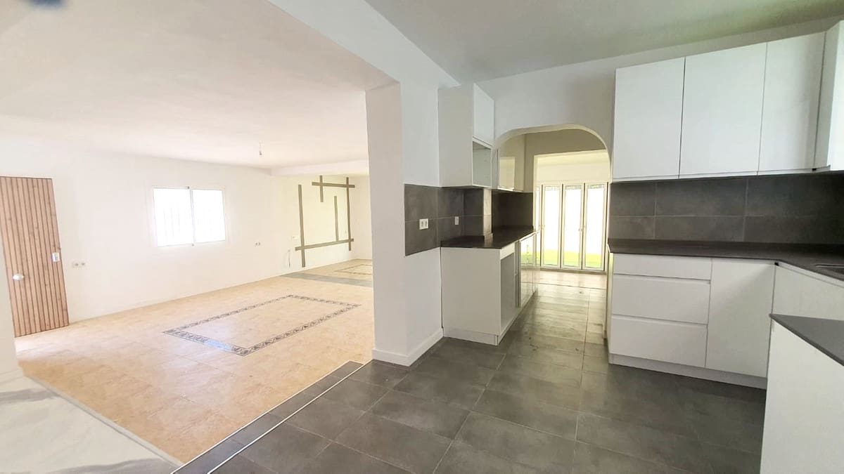 Chalet de 3 habitaciones en Fuengirola en venta - 725.000 € (Ref: 9906624)
