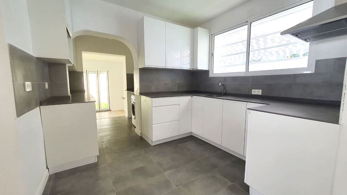 Chalet de 3 habitaciones en Fuengirola en venta - 725.000 € (Ref: 9906624)