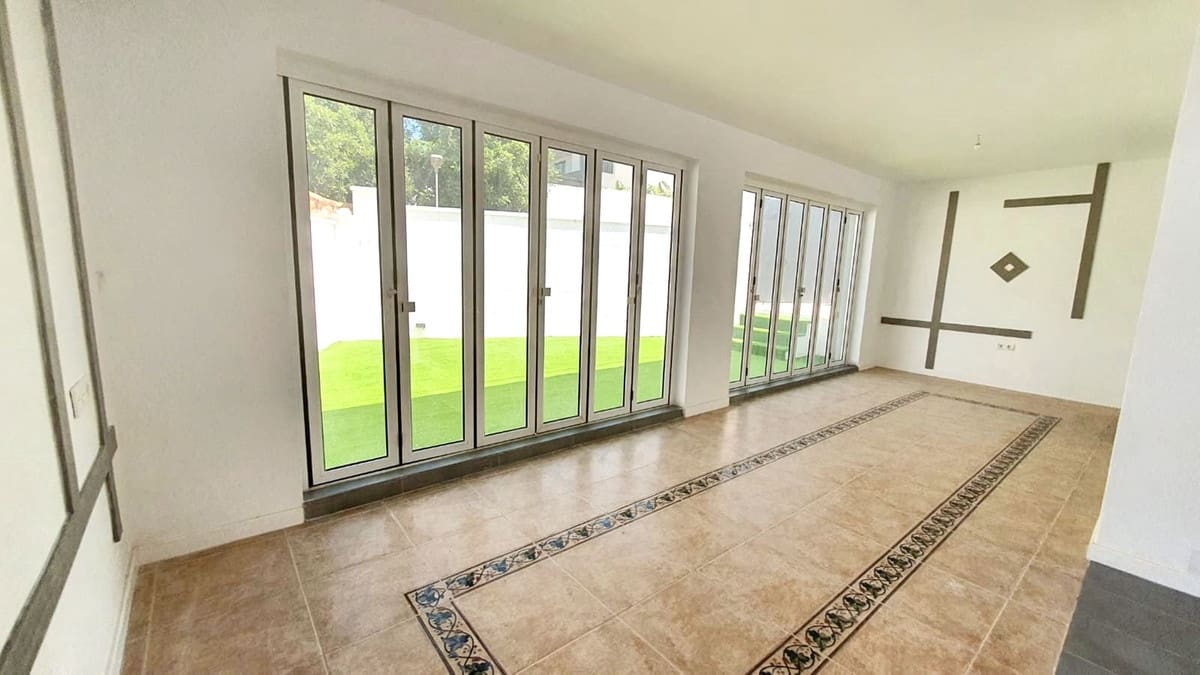 Chalet de 3 habitaciones en Fuengirola en venta - 725.000 € (Ref: 9906624)