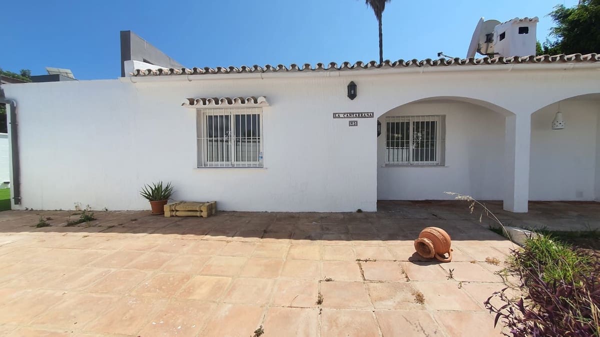Chalet de 3 habitaciones en Fuengirola en venta - 725.000 € (Ref: 9906624)