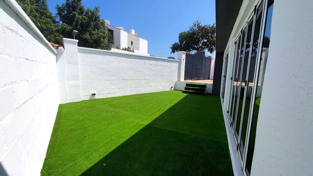 Chalet de 3 habitaciones en Fuengirola en venta - 725.000 € (Ref: 9906624)