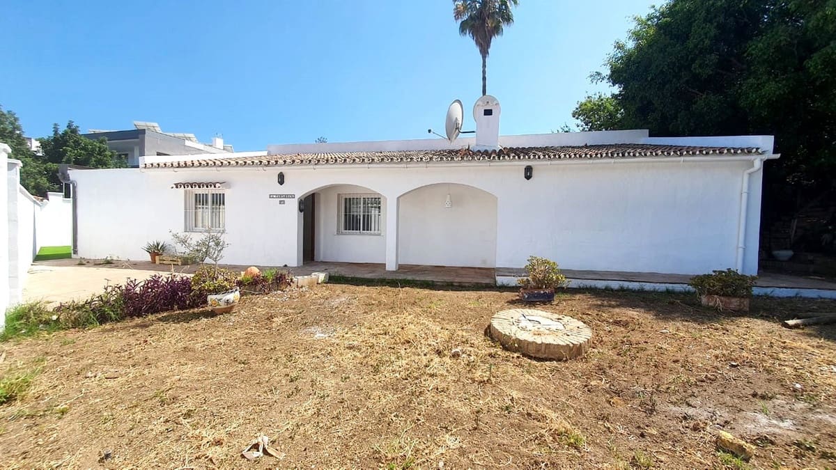 Chalet de 3 habitaciones en Fuengirola en venta - 725.000 € (Ref: 9906624)