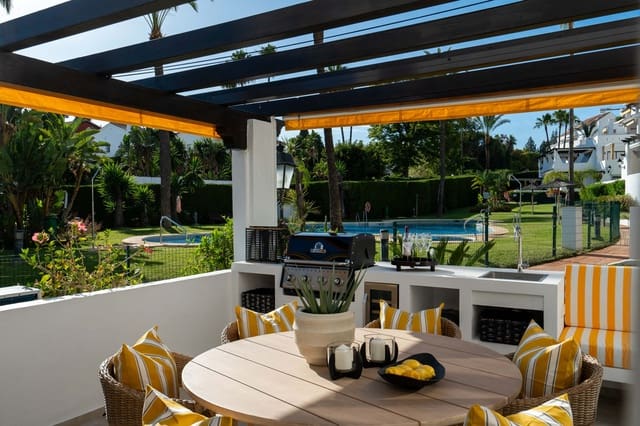 Apartamento de 3 habitaciones en Puerto Banus, Marbella en venta - 1.349.000 € (Ref: 9906625)