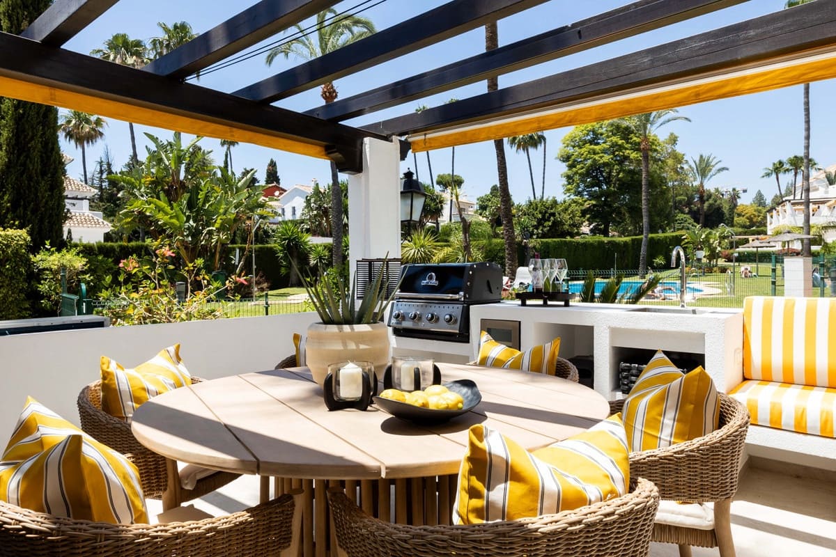 Apartamento de 3 habitaciones en Nueva Andalucia en venta - 1.349.000 € (Ref: 9906625)