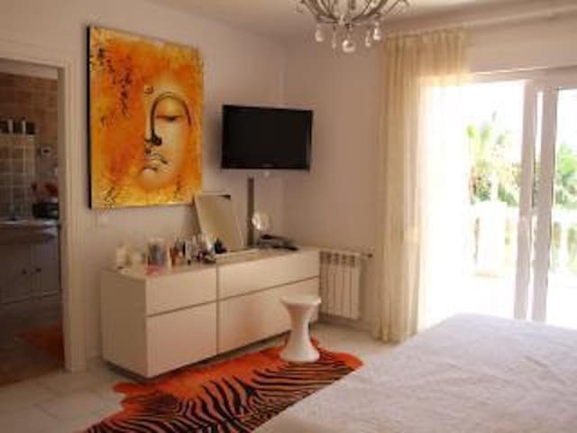 5 sovrum Villa till salu i Calahonda, Mijas - 1 250 000 € (Ref: 9909820)