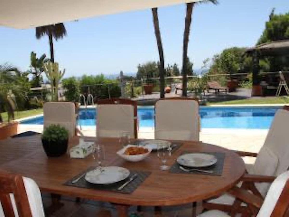 5 sovrum Villa till salu i Calahonda - 1 250 000 € (Ref: 9909820)