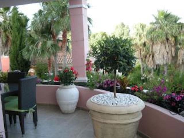 5 sovrum Villa till salu i Calahonda, Mijas - 1 250 000 € (Ref: 9909820)