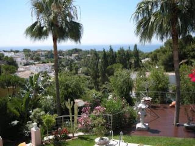 5 sovrum Villa till salu i Calahonda, Mijas - 1 250 000 € (Ref: 9909820)