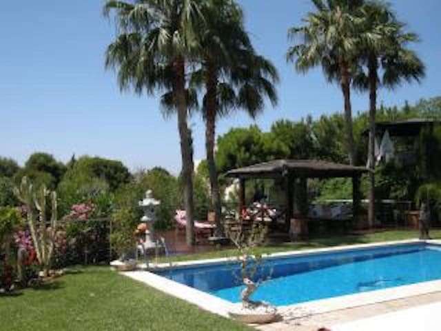 5 sovrum Villa till salu i Calahonda, Mijas - 1 250 000 € (Ref: 9909820)