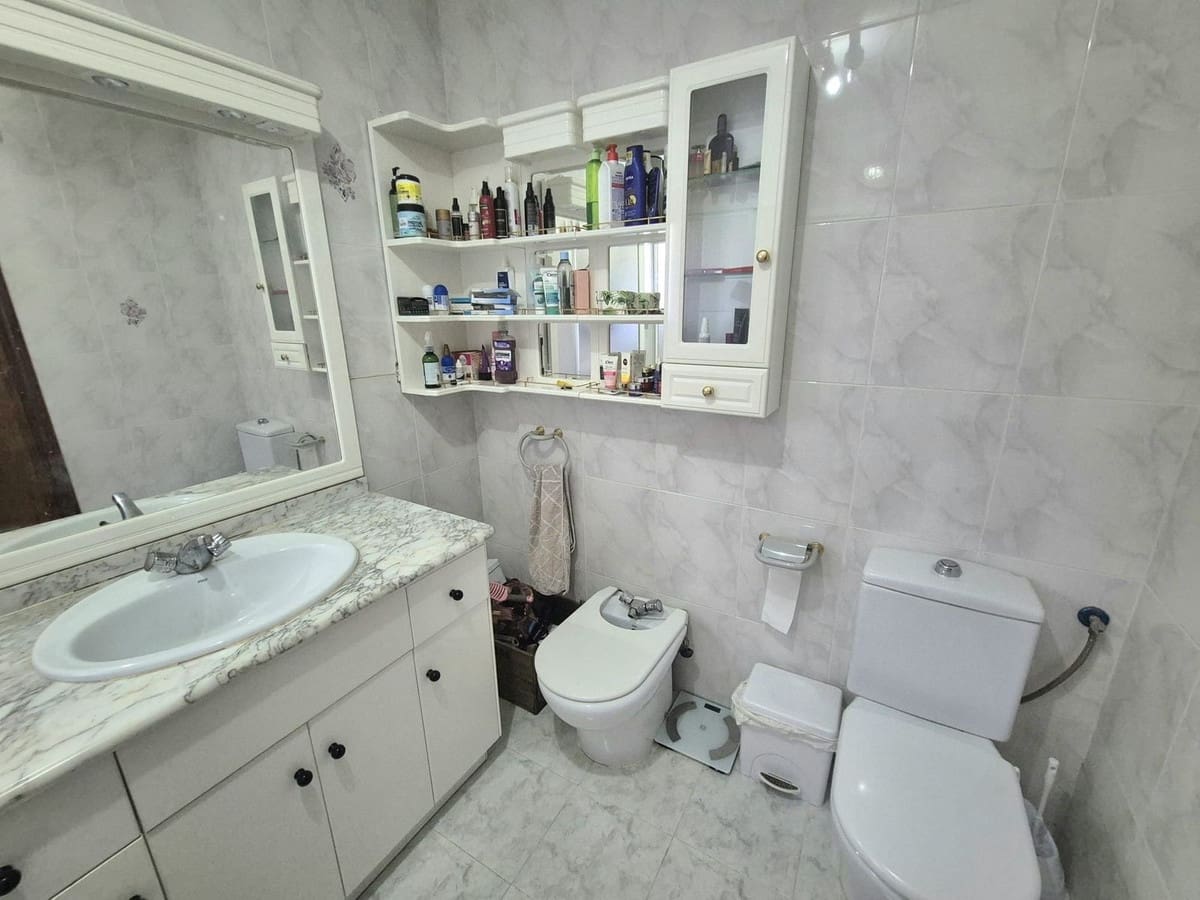 5 bedroom Villa for sale in Alhaurin de la Torre with garage - € 500,000 (Ref: 9909821)