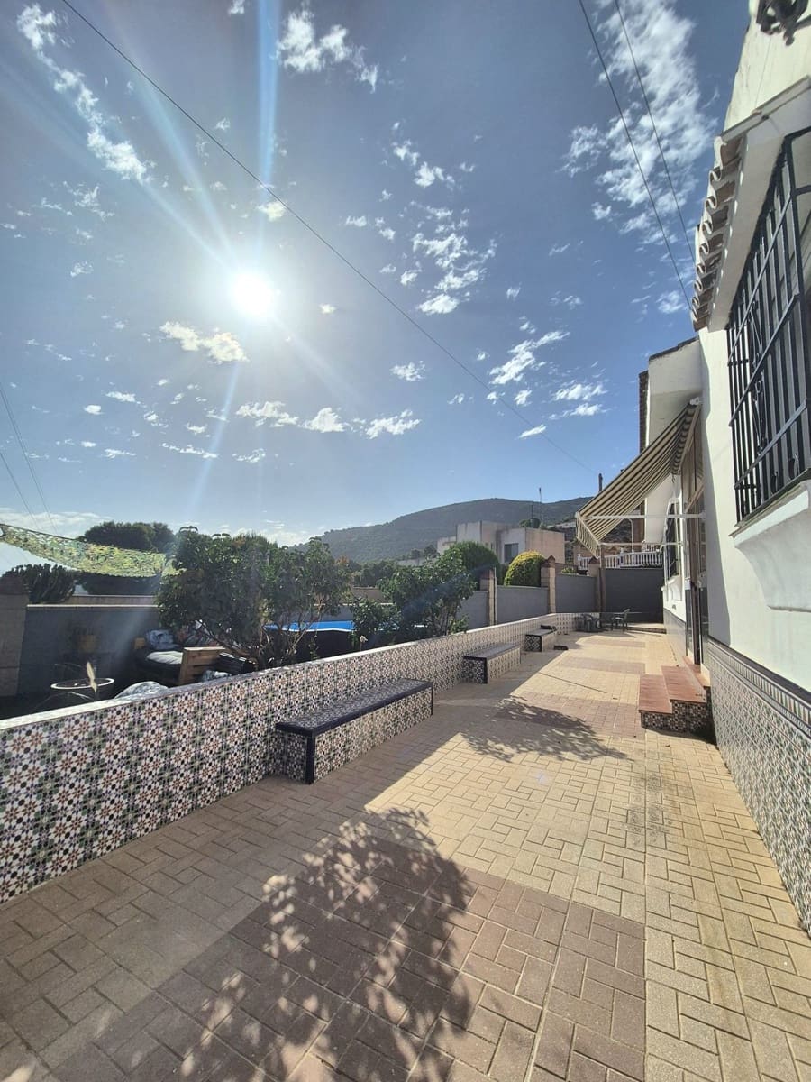 5 bedroom Villa for sale in Alhaurin de la Torre with garage - € 500,000 (Ref: 9909821)